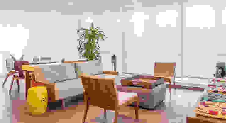 RESIDENCIA FAMILIAR SÃO CONRADO RJ AR Arquitetura & Interiores Soggiorno moderno