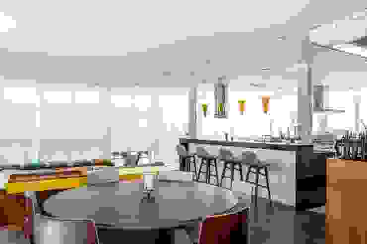 RESIDENCIA FAMILIAR SÃO CONRADO RJ AR Arquitetura & Interiores Sala da pranzo moderna