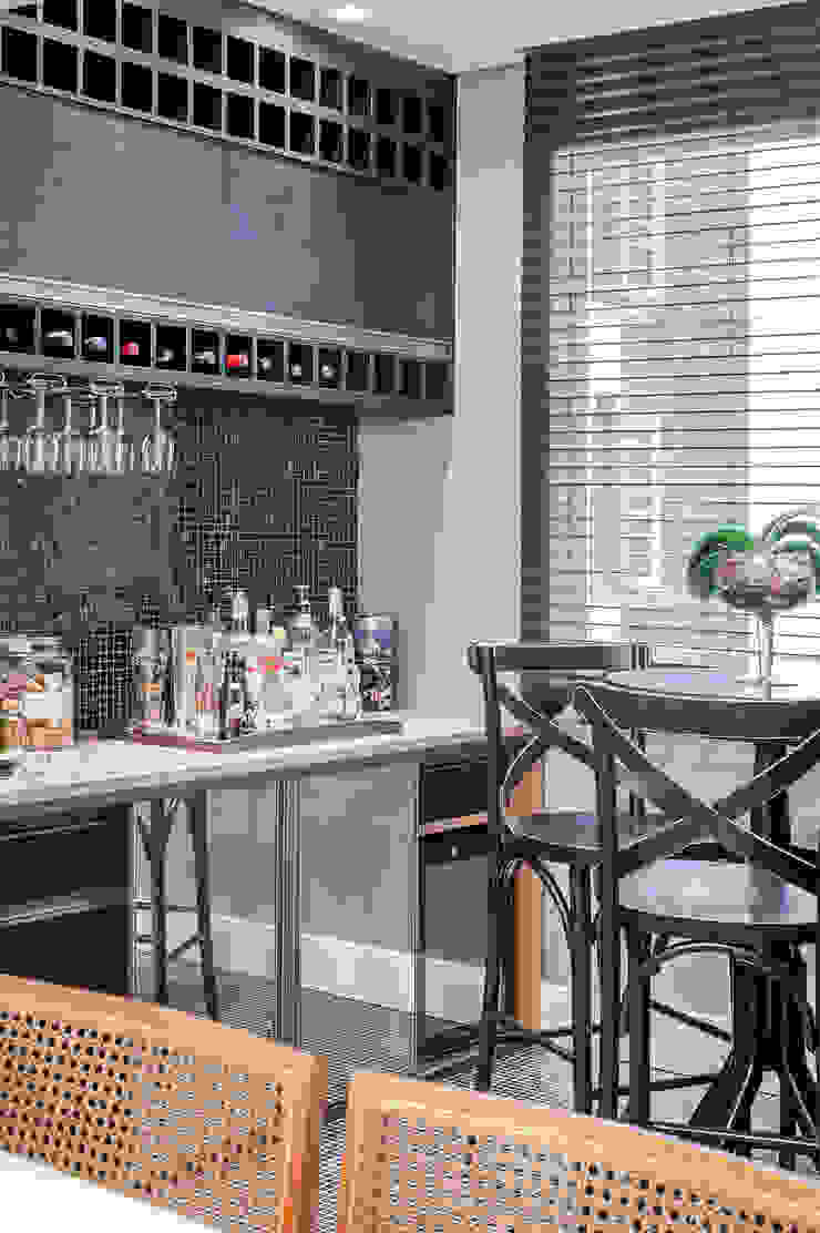 Adegas modernas por Patrícia Azoni Arquitetura + Arte & Design Moderno