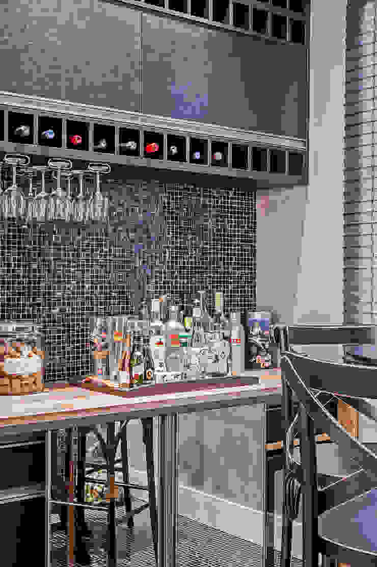 Adegas modernas por Patrícia Azoni Arquitetura + Arte & Design Moderno