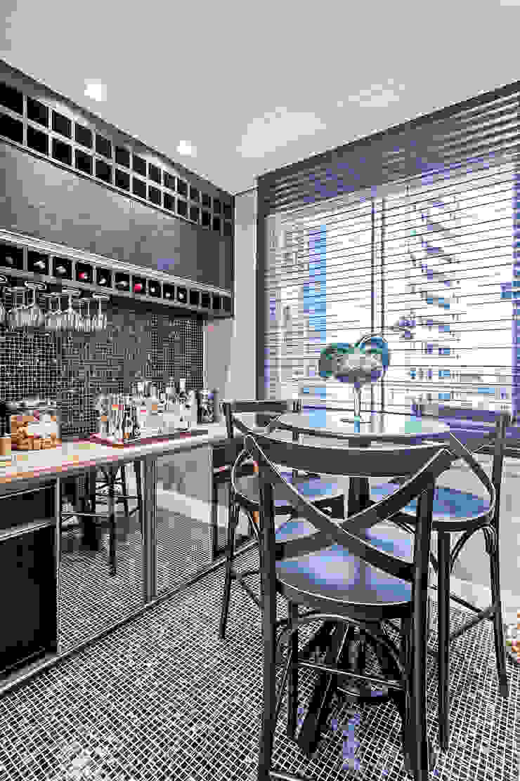 Adegas modernas por Patrícia Azoni Arquitetura + Arte & Design Moderno