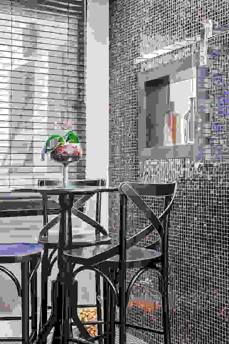 Adegas modernas por Patrícia Azoni Arquitetura + Arte & Design Moderno