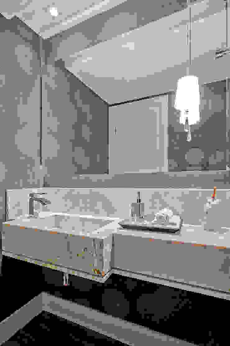 Casas de banho modernas por Patrícia Azoni Arquitetura + Arte & Design Moderno