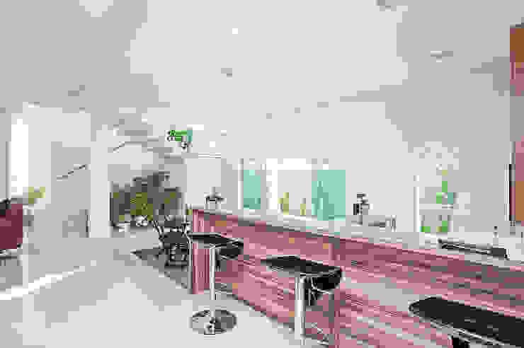 Patrícia Azoni Arquitetura + Arte & Design Modern dining room