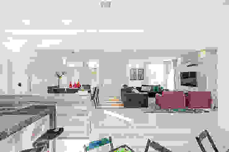 Patrícia Azoni Arquitetura + Arte & Design Modern dining room