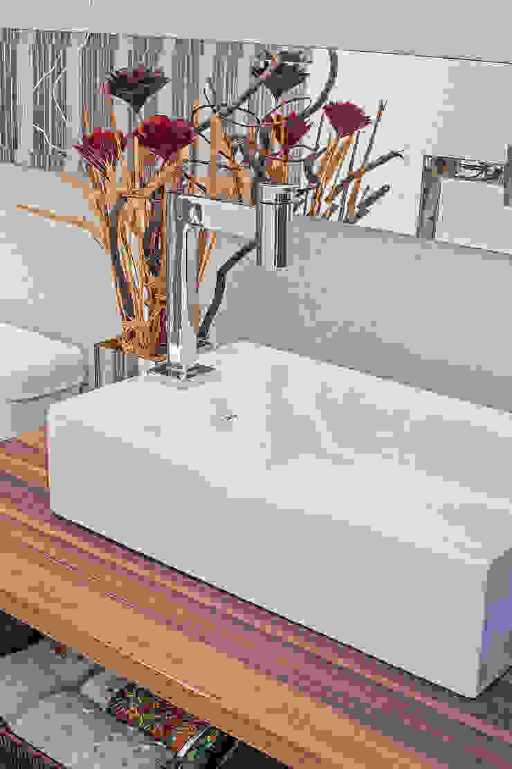 Patrícia Azoni Arquitetura + Arte & Design Modern bathroom