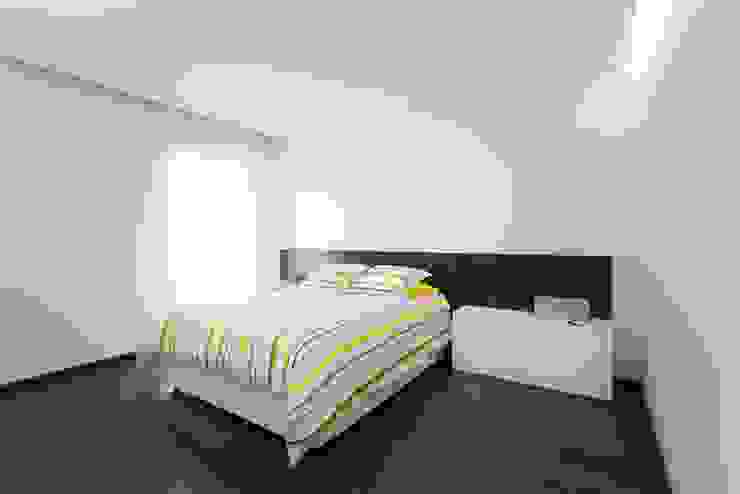 house 116 bo | bruno oliveira, arquitectura Modern style bedroom Wood White