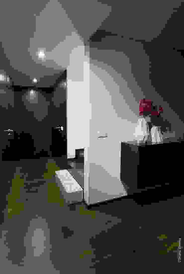 house 116 bo | bruno oliveira, arquitectura Modern Corridor, Hallway and Staircase Ceramic Brown