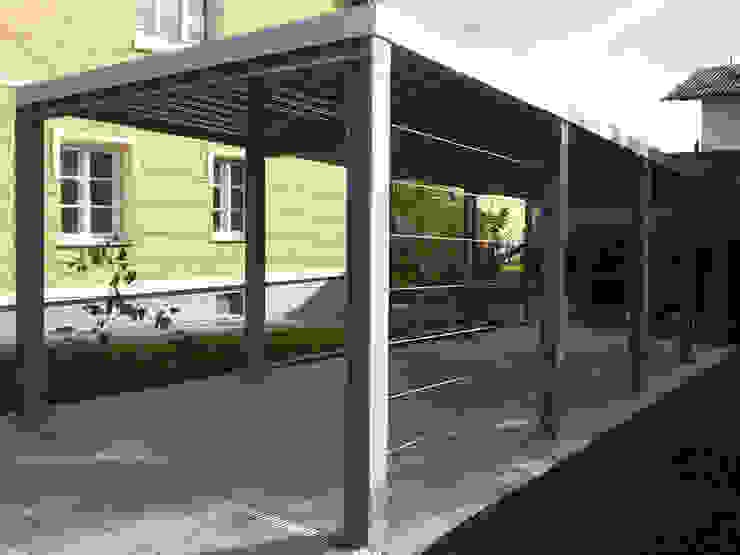 Arch. DI Peter Polding ZT Garage/Rimessa in stile classico Ferro / Acciaio