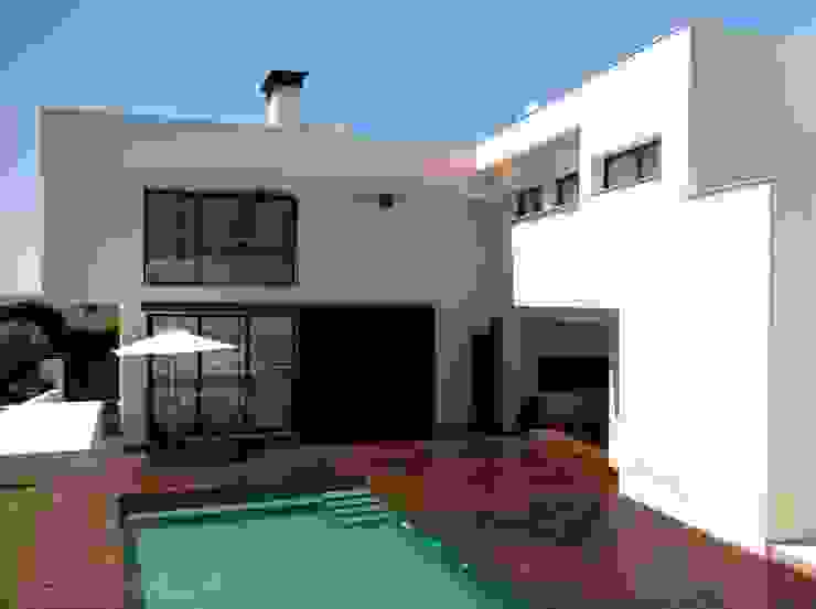 Vivienda Julio Galio, 13, Soluziona Arquitectura Soluziona Arquitectura Piscinas de estilo moderno Propiedad,Edificio,Piscina,Ventana,Planta,Cielo,Alberca,Azur,casa,Arquitectura