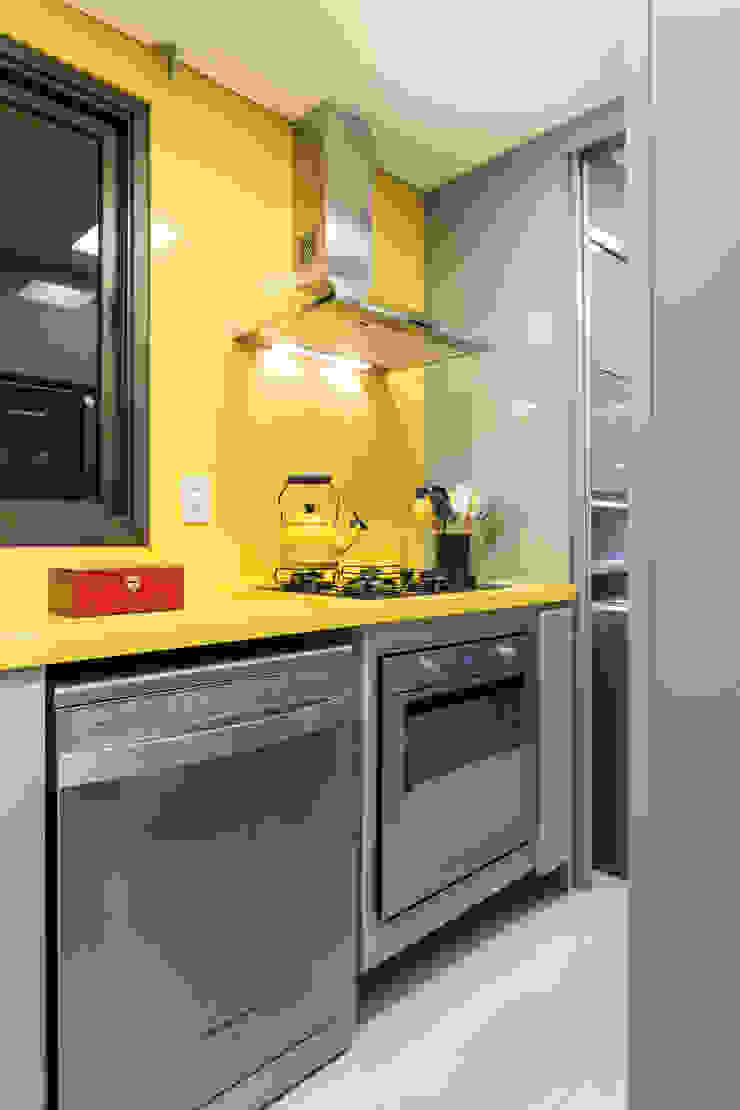 Apartamento jovem casal, B+R Arquitetura B+R Arquitetura Cocinas modernas: Ideas, imágenes y decoración Mesadas de cocina