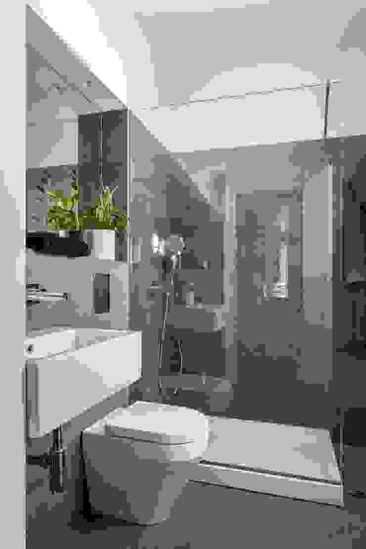 Moderne Badezimmer von amBau Gestion y Proyectos Modern