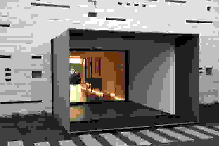 Entrada guedes cruz arquitectos Corredores, halls e escadas minimalistas