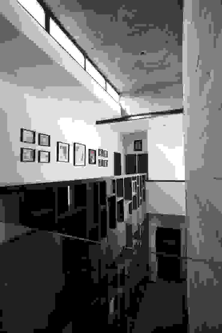 Corredores, halls e escadas modernos por WRKSHP arquitectura/urbanismo Moderno Pedra