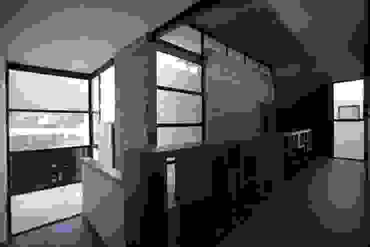 Corredores, halls e escadas modernos por WRKSHP arquitectura/urbanismo Moderno Pedra Calcária