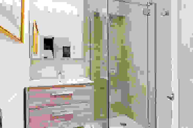 ISLABAU constructora Modern Bathroom