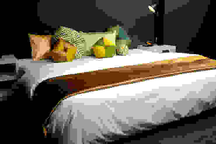 ベッドでのデコレーション(Bed Decoration) 株式会社高岡 クラシカルスタイルの 寝室 テキスタイル アンバー/ゴールド アクセサリー＆デコレーション