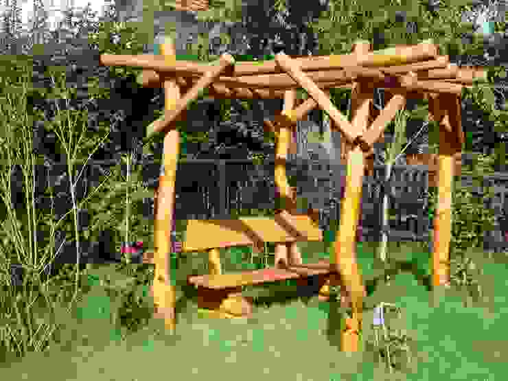 Gartenbank und Pergola Rheber Holz Design Tropischer Garten Holz Bernstein/Gold Möbel