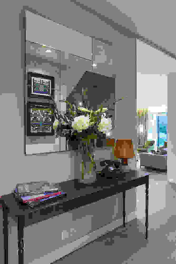 Folio Design | The Hampstead Home | Hallway Console Folio Design Modern Corridor, Hallway and Staircase