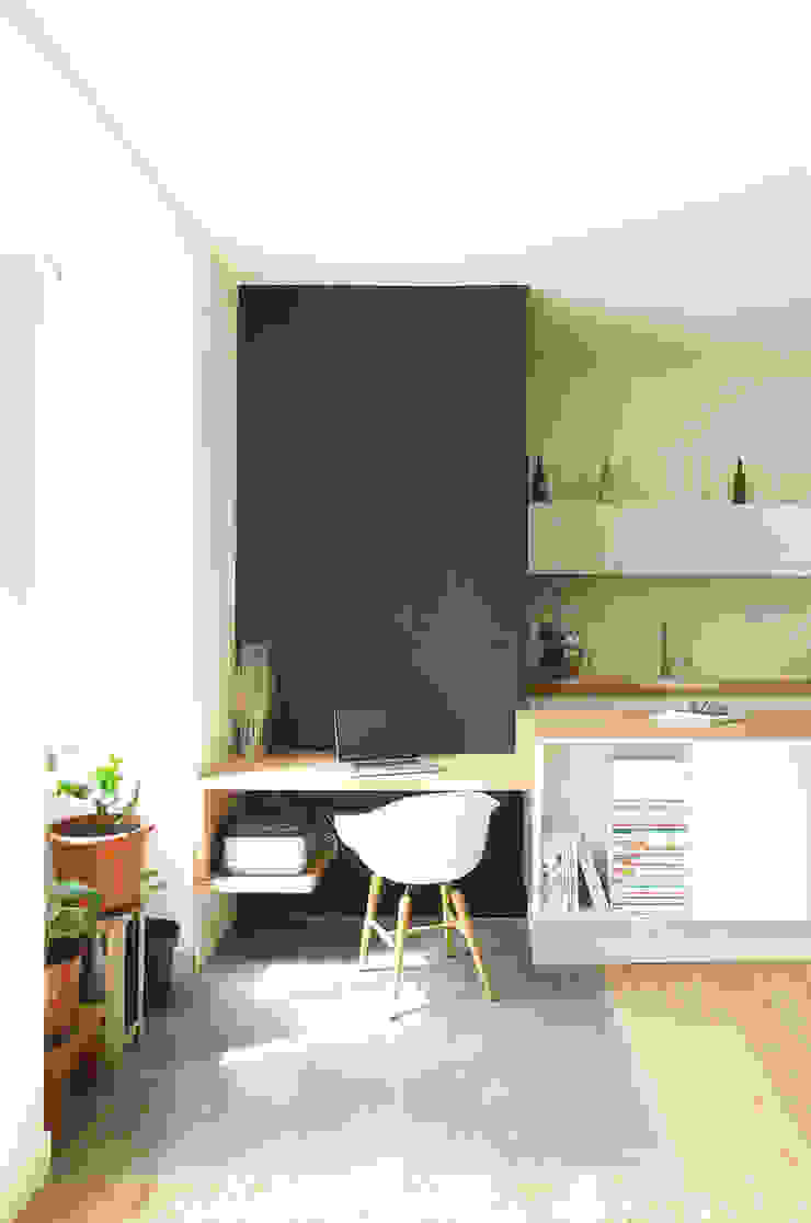 HOUSING 444, MAYA Architecture & Design MAYA Architecture & Design Skandinavische Arbeitszimmer Accessoires und Dekoration