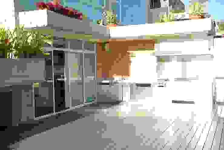 FergoStudio Minimalist balcony, veranda & terrace