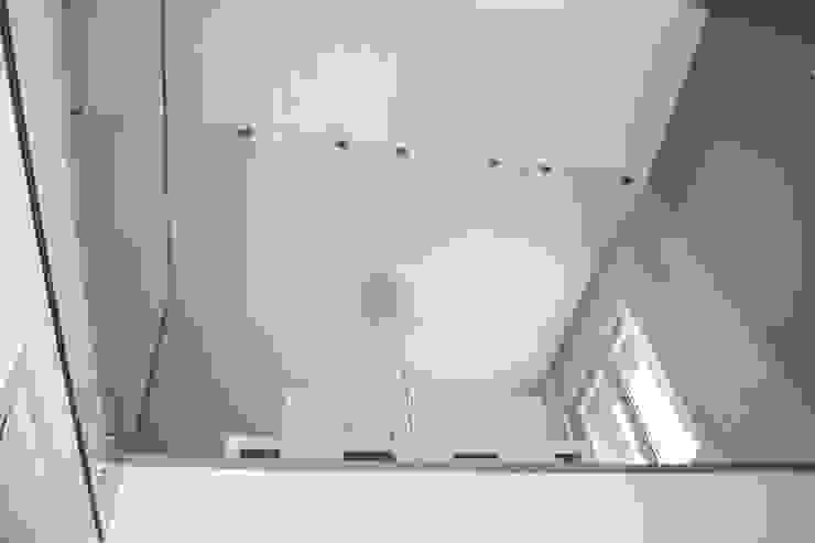 nova House NCe Architetto Ingresso, Corridoio & Scale in stile moderno