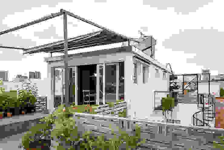 Primera Casa Pasiva de uso habitacional en Latinoamérica, Windlock - soluciones sustentables Windlock - soluciones sustentables Balcone, Veranda & Terrazza in stile moderno