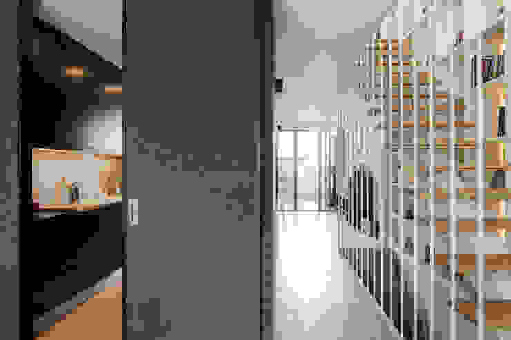 Salas de estar modernas por Floret Arquitectura Moderno