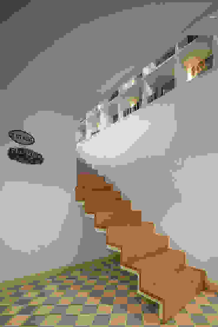 Corredores, halls e escadas modernos por Floret Arquitectura Moderno