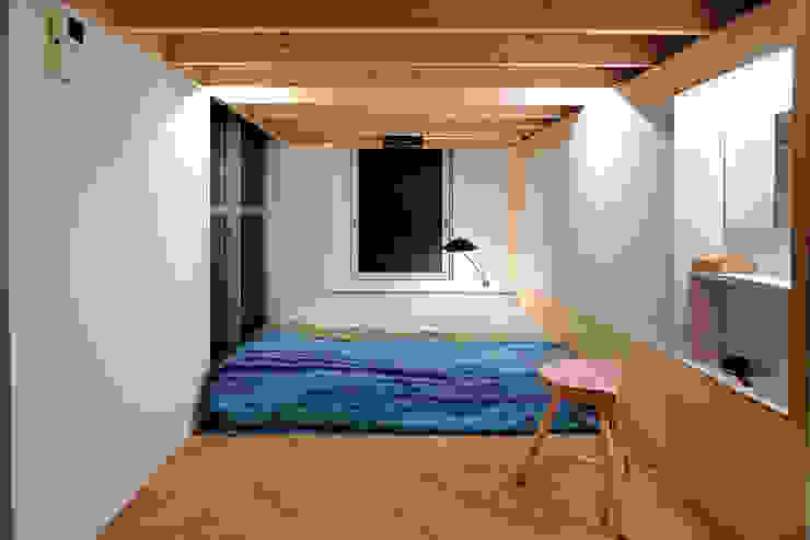 .8 HOUSE, .8 / TENHACHI .8 / TENHACHI Kamar Tidur Gaya Industrial