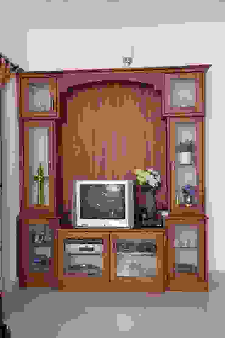TRADITIONAL INTERIORS. homecenterktm Living roomShelves