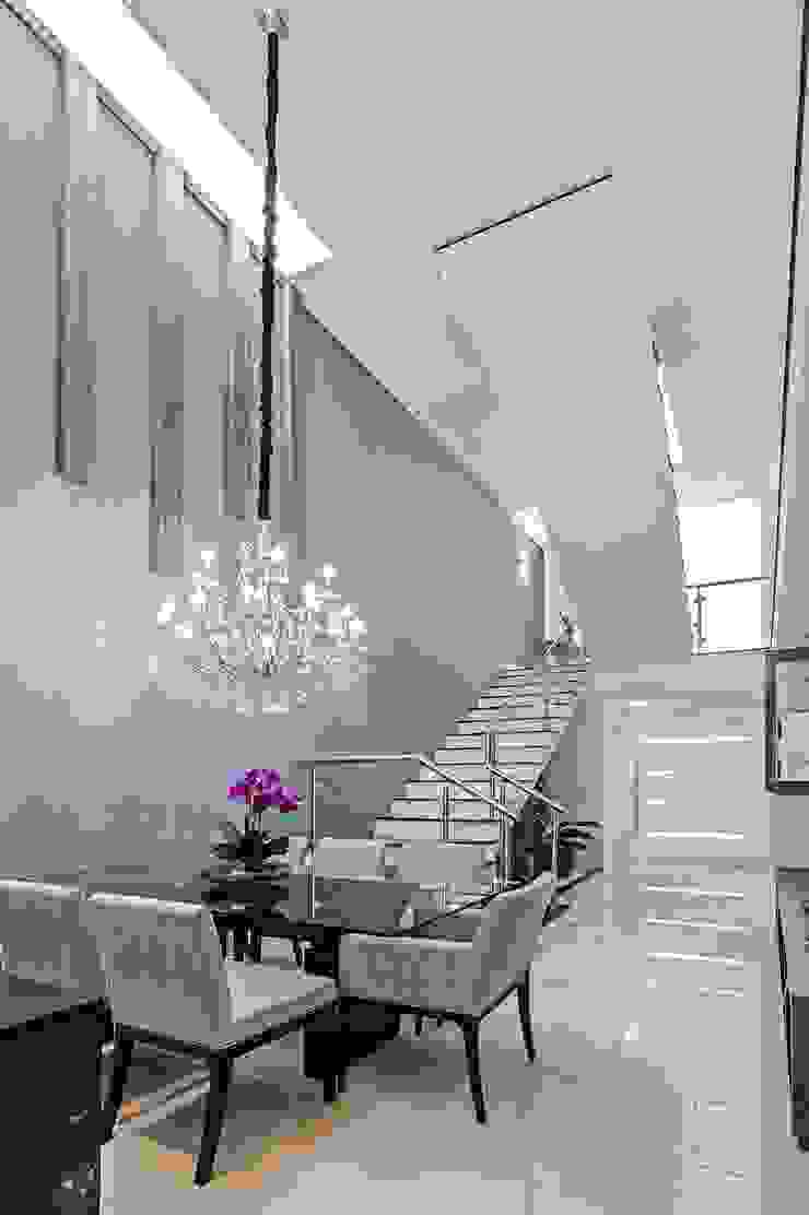 Patrícia Azoni Arquitetura + Arte & Design Moderne Esszimmer Grau
