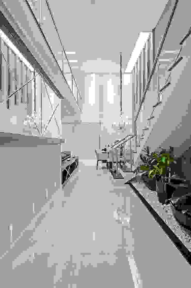 Patrícia Azoni Arquitetura + Arte & Design Moderner Flur, Diele & Treppenhaus