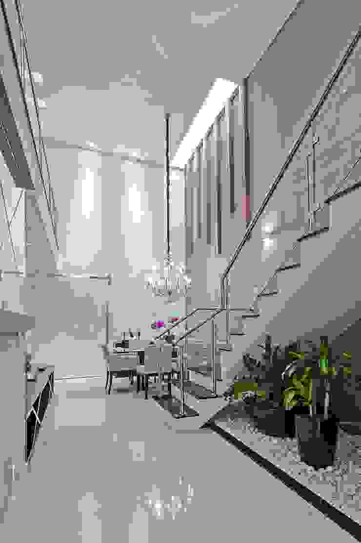 Patrícia Azoni Arquitetura + Arte & Design Moderner Flur, Diele & Treppenhaus