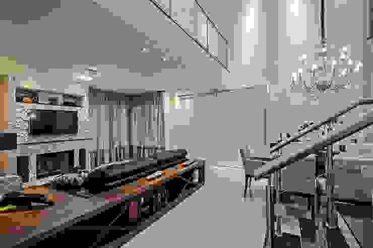 Patrícia Azoni Arquitetura + Arte & Design Moderner Multimedia-Raum