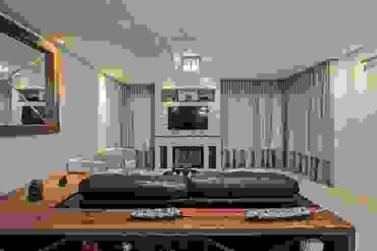 Patrícia Azoni Arquitetura + Arte & Design Moderner Multimedia-Raum