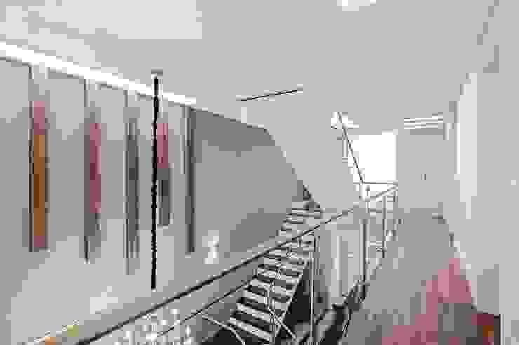 Patrícia Azoni Arquitetura + Arte & Design Moderner Flur, Diele & Treppenhaus