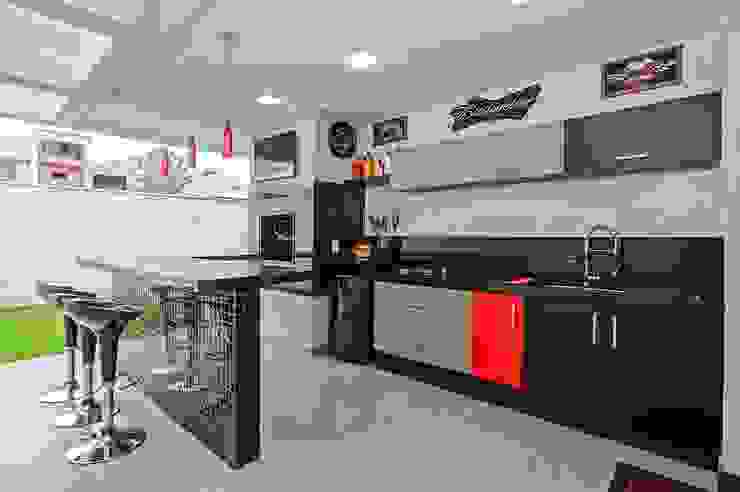 Patrícia Azoni Arquitetura + Arte & Design Moderne Küchen