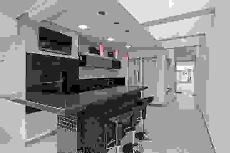 Patrícia Azoni Arquitetura + Arte & Design Moderner Balkon, Veranda & Terrasse