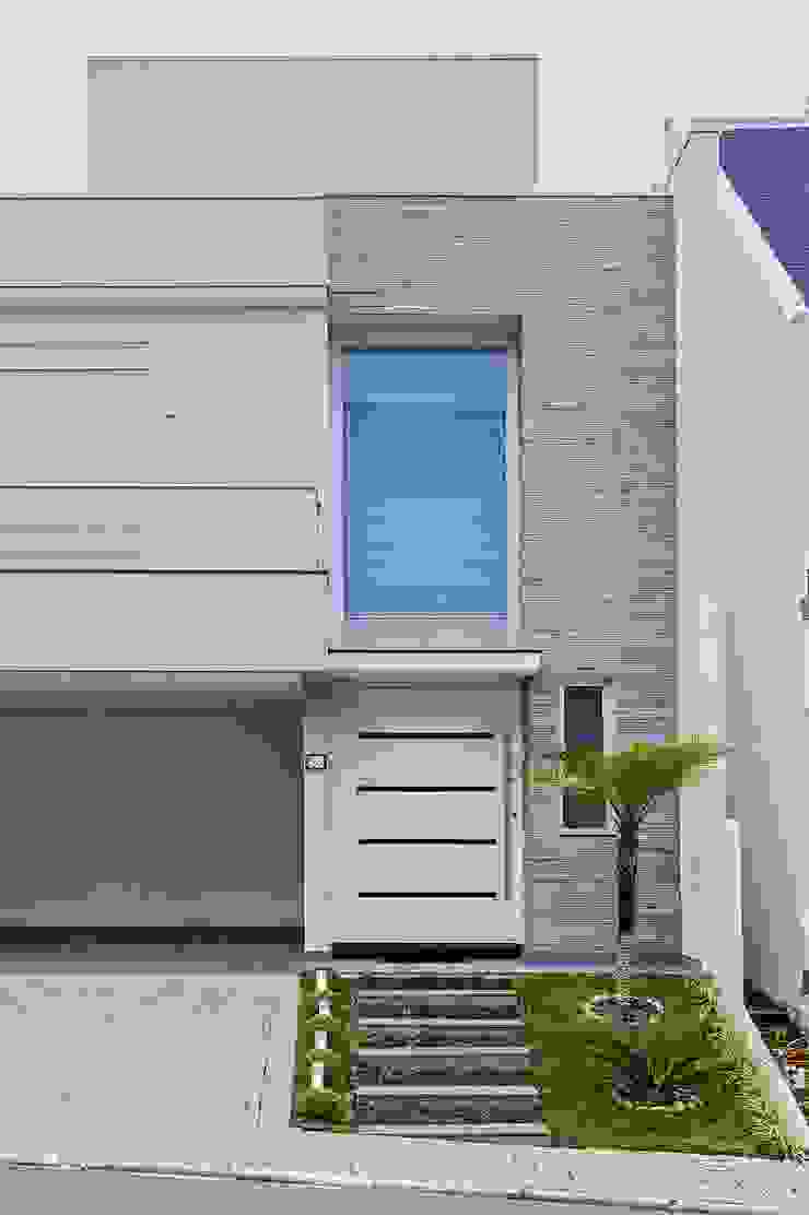 Patrícia Azoni Arquitetura + Arte & Design Moderne Häuser Stein Grau