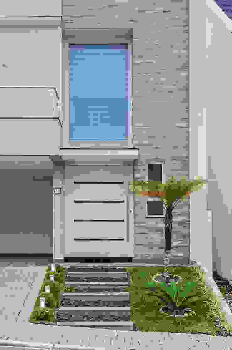 Patrícia Azoni Arquitetura + Arte & Design Moderne Häuser Stein Grau