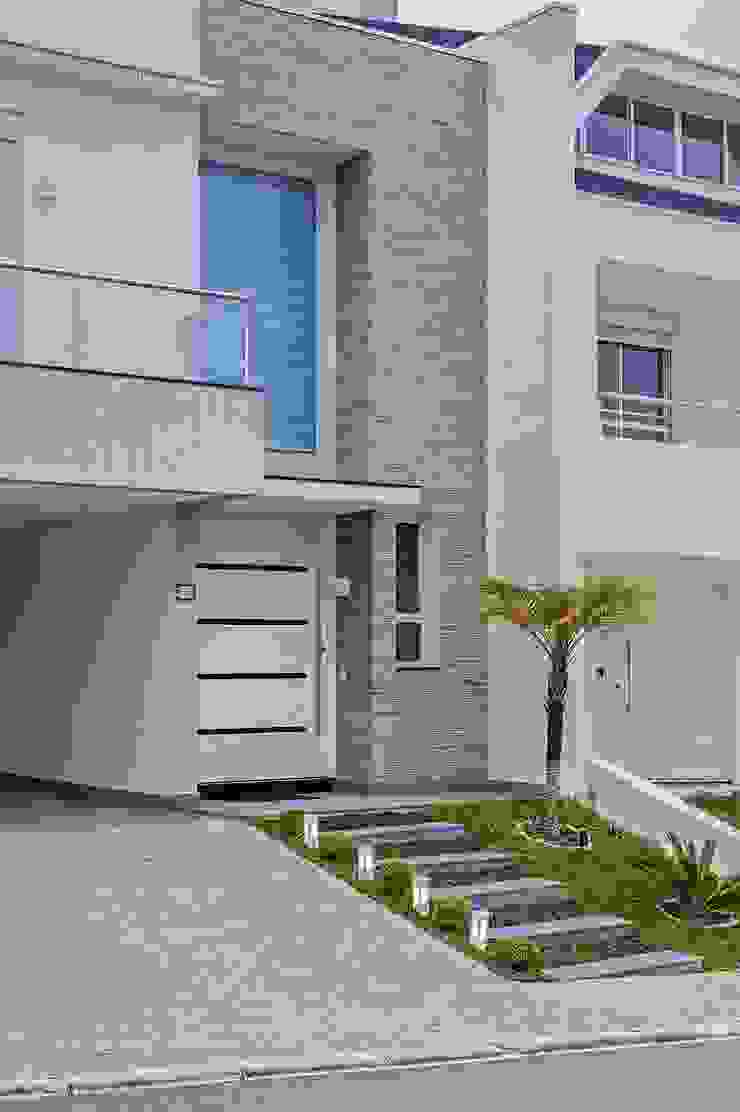 Patrícia Azoni Arquitetura + Arte & Design Moderne Häuser Stein Grau