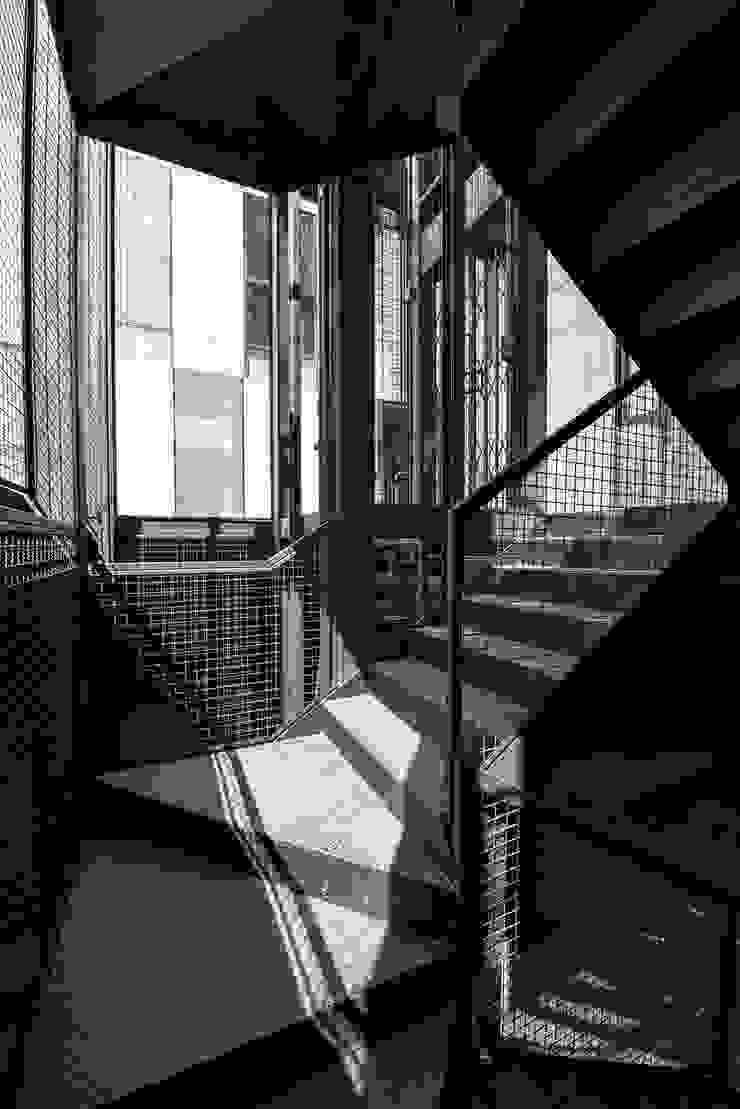 Tadeo 24 Proyecto.Cafeina Industriële gangen, hallen & trappenhuizen IJzer / Staal Zwart