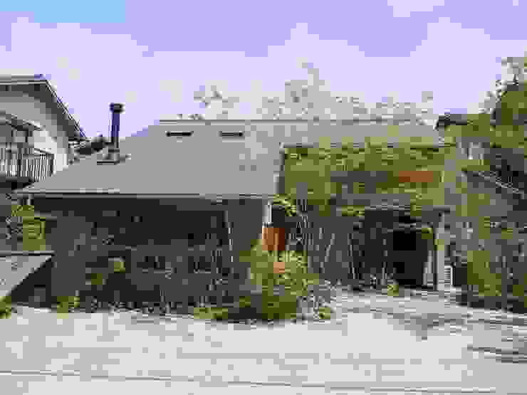 小さな森に佇む住まい Okayama N House Homify 小さな森に佇む住まい Okayama N House Homify