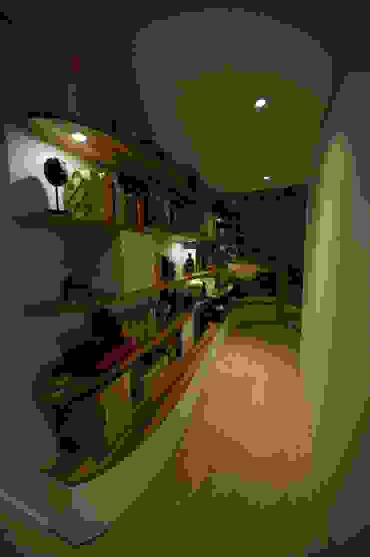 Blue Interior Design Moderne gangen, hallen & trappenhuizen Hout Beige