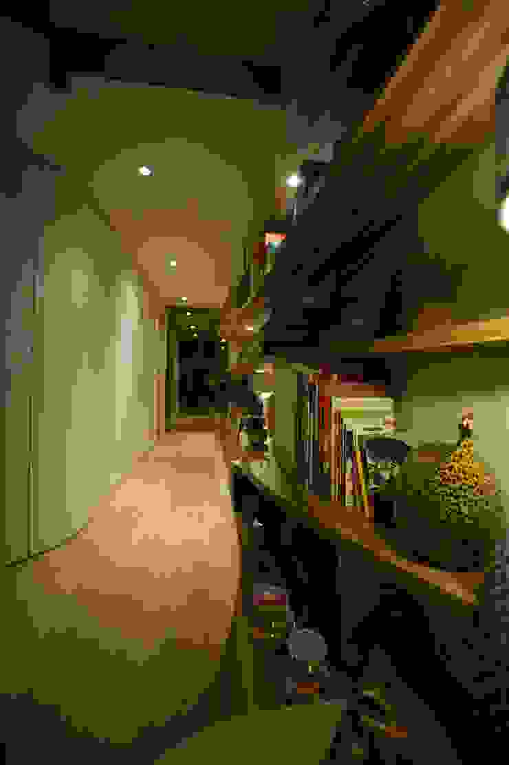 Blue Interior Design Moderne gangen, hallen & trappenhuizen Hout Beige