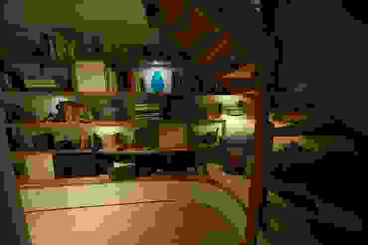 Blue Interior Design Moderne gangen, hallen & trappenhuizen Hout Beige