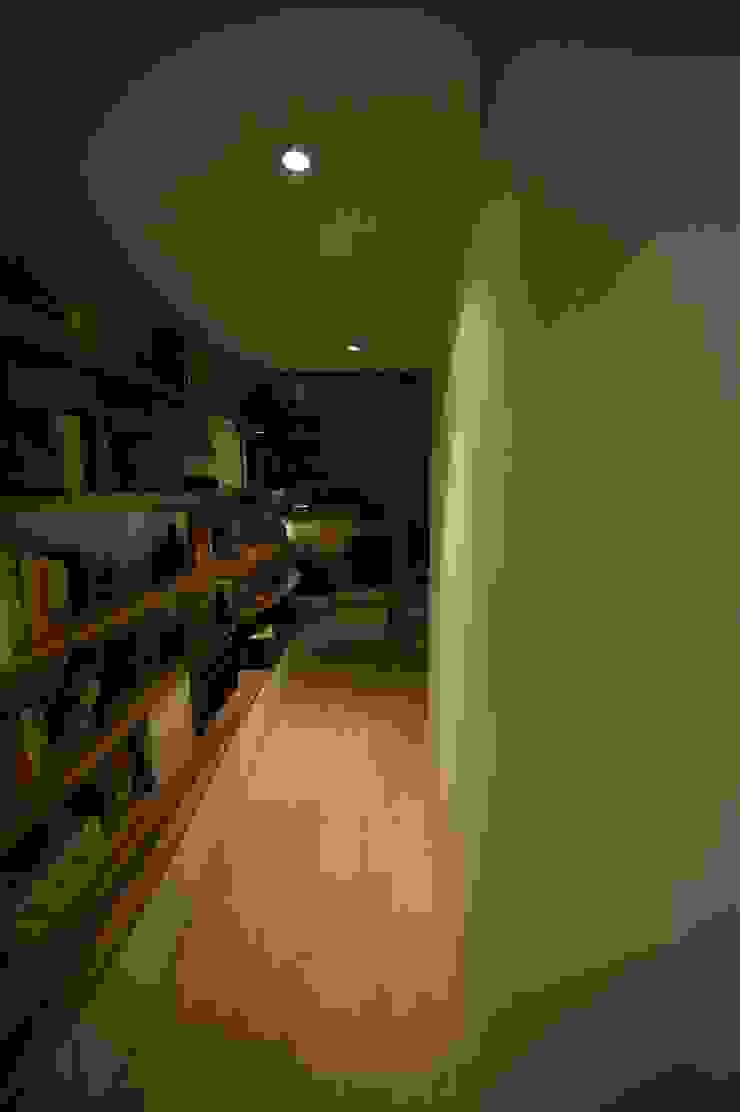 Blue Interior Design Moderne gangen, hallen & trappenhuizen Hout Beige