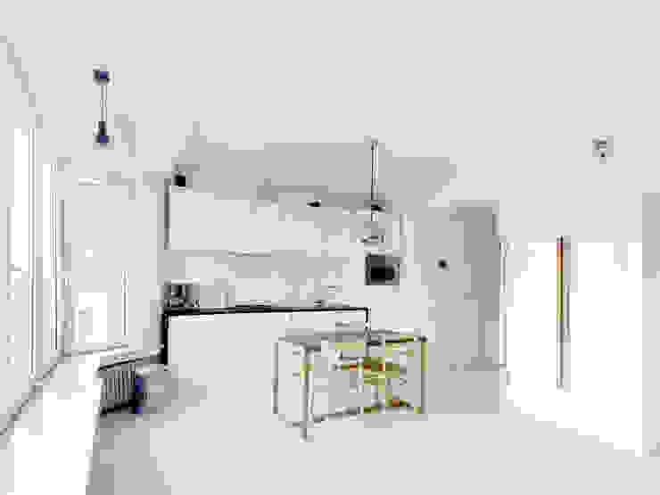 appartement JPA, planomatic planomatic ミニマルデザインの キッチン