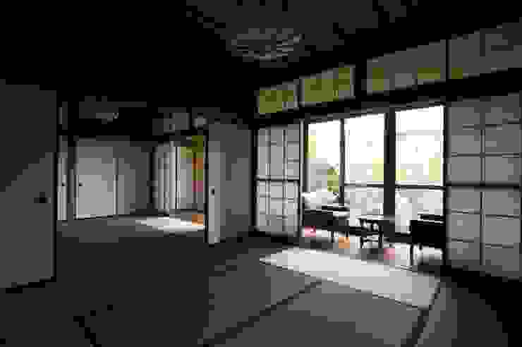 Kawanayama House (Renovation), Sakurayama-Architect-Design Sakurayama-Architect-Design Asian style media rooms